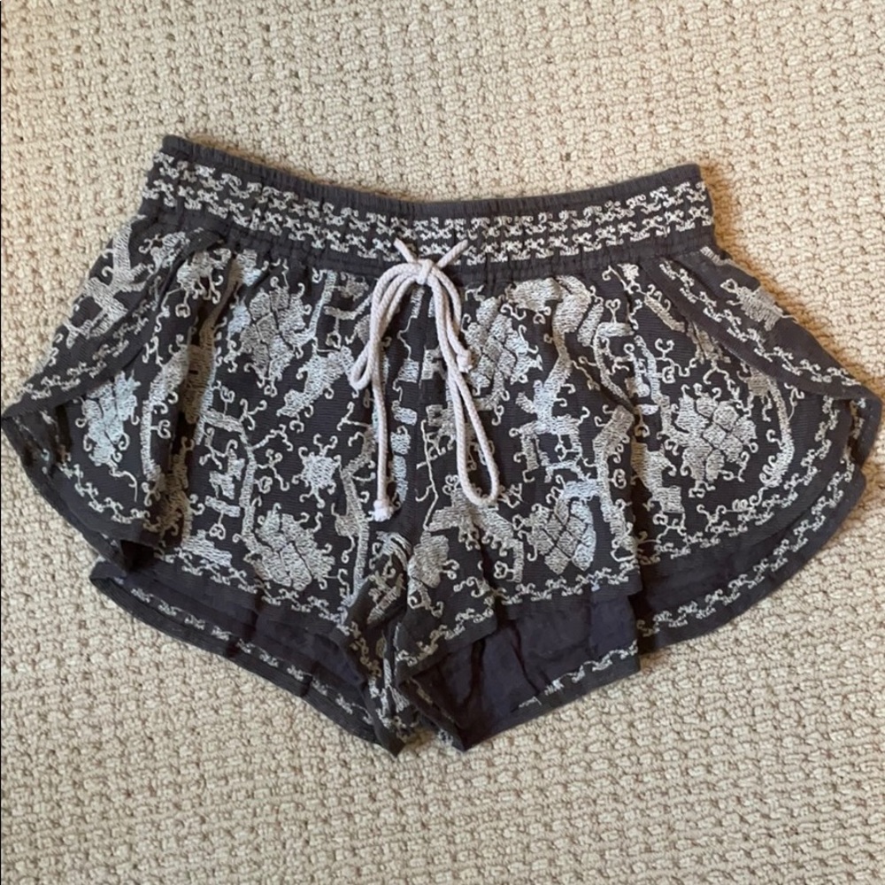 Ecote’ grey patterned shorts